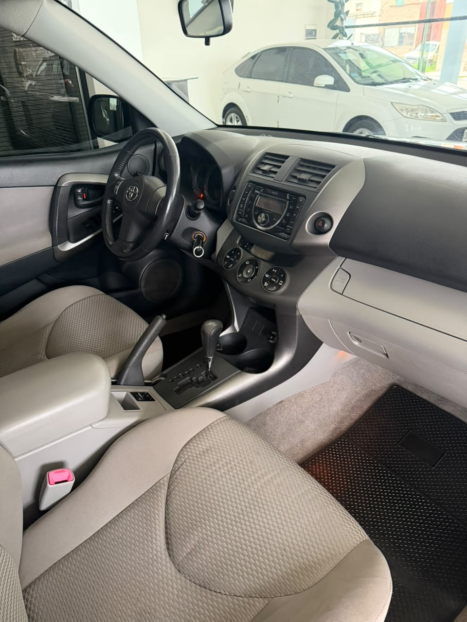 Toyota RAV4 4×2 AT