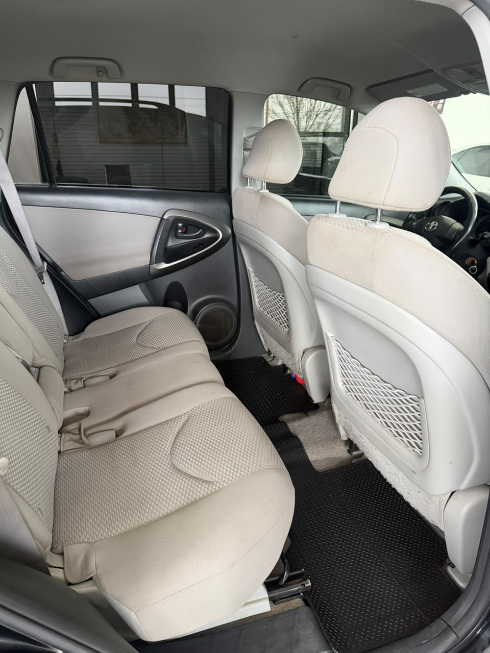 Toyota RAV4 4×2 AT